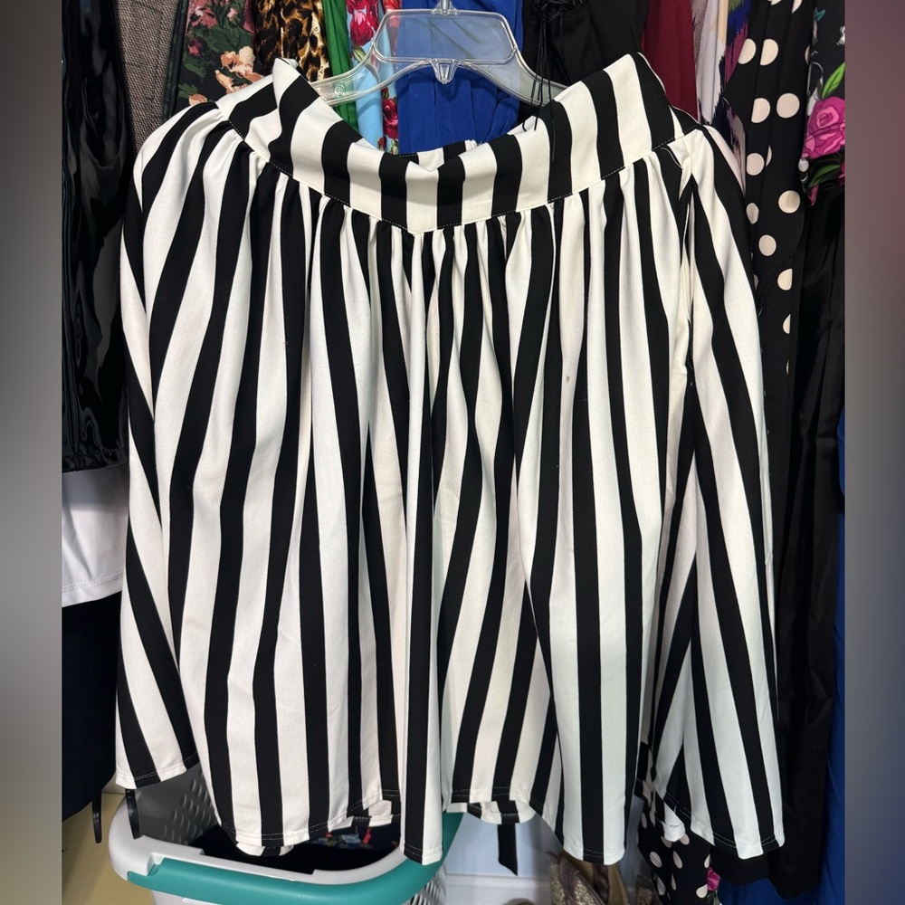 La Fem En Noir Katrina skirt. EUC. Lg.